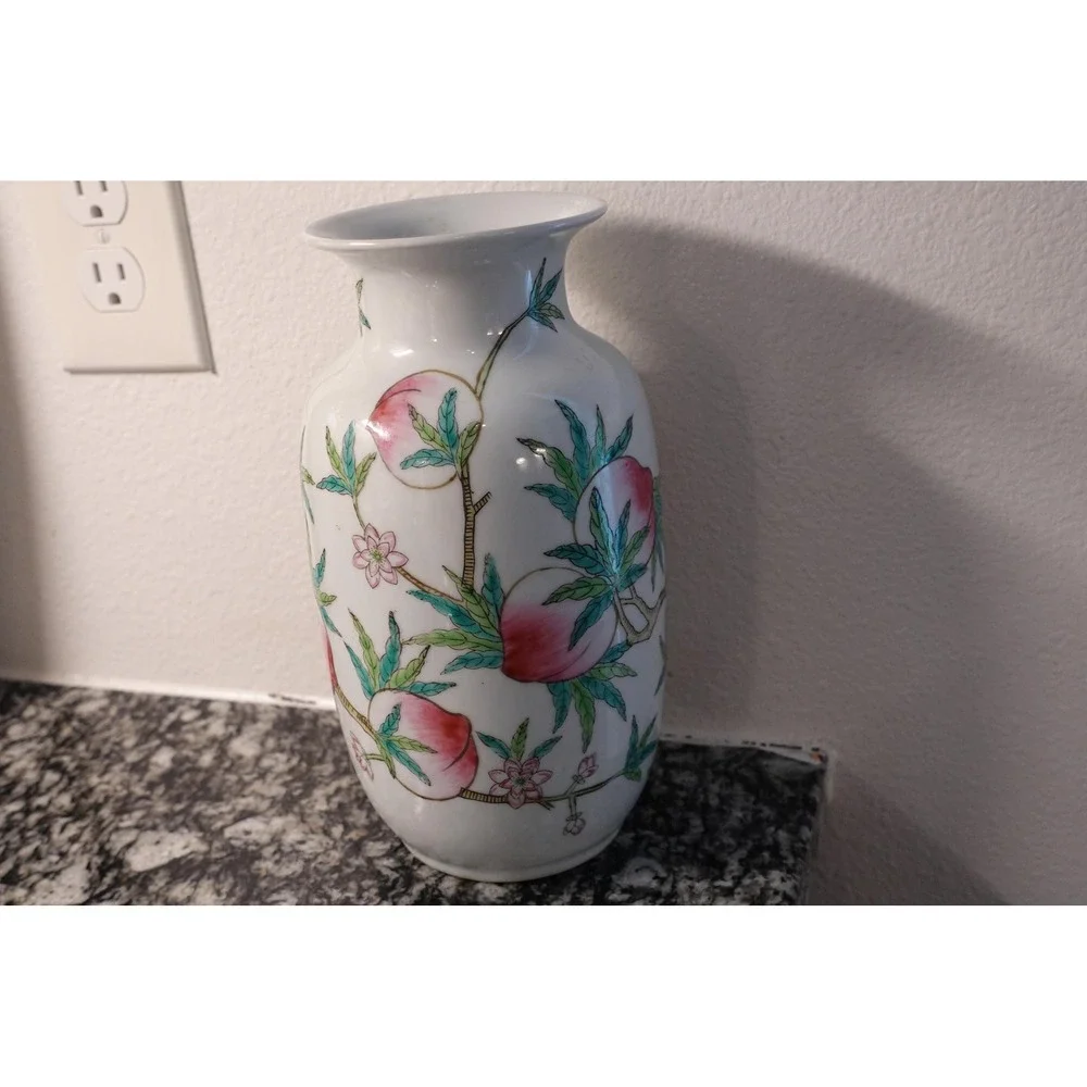 Jingdezhen Famille Rose‎ 9 Peaches Bottle Vase